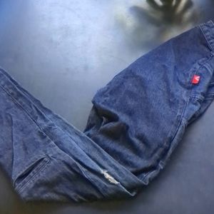 Seated adaptive jeans